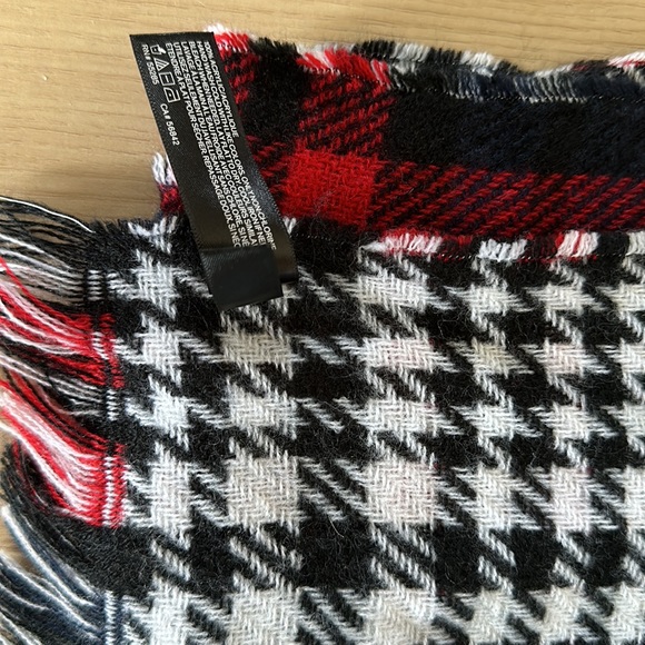 Express Plaid Blanket Scarf - Picture 3 of 5